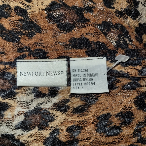 COPY - Newport News Small Leopard/Cheetah Print Tie Front/Drape Front Mesh Card… - Picture 5 of 13